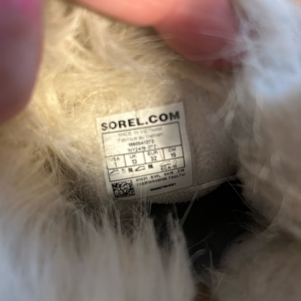 Sorel adorable size 1 girls boots - Picture 4 of 4